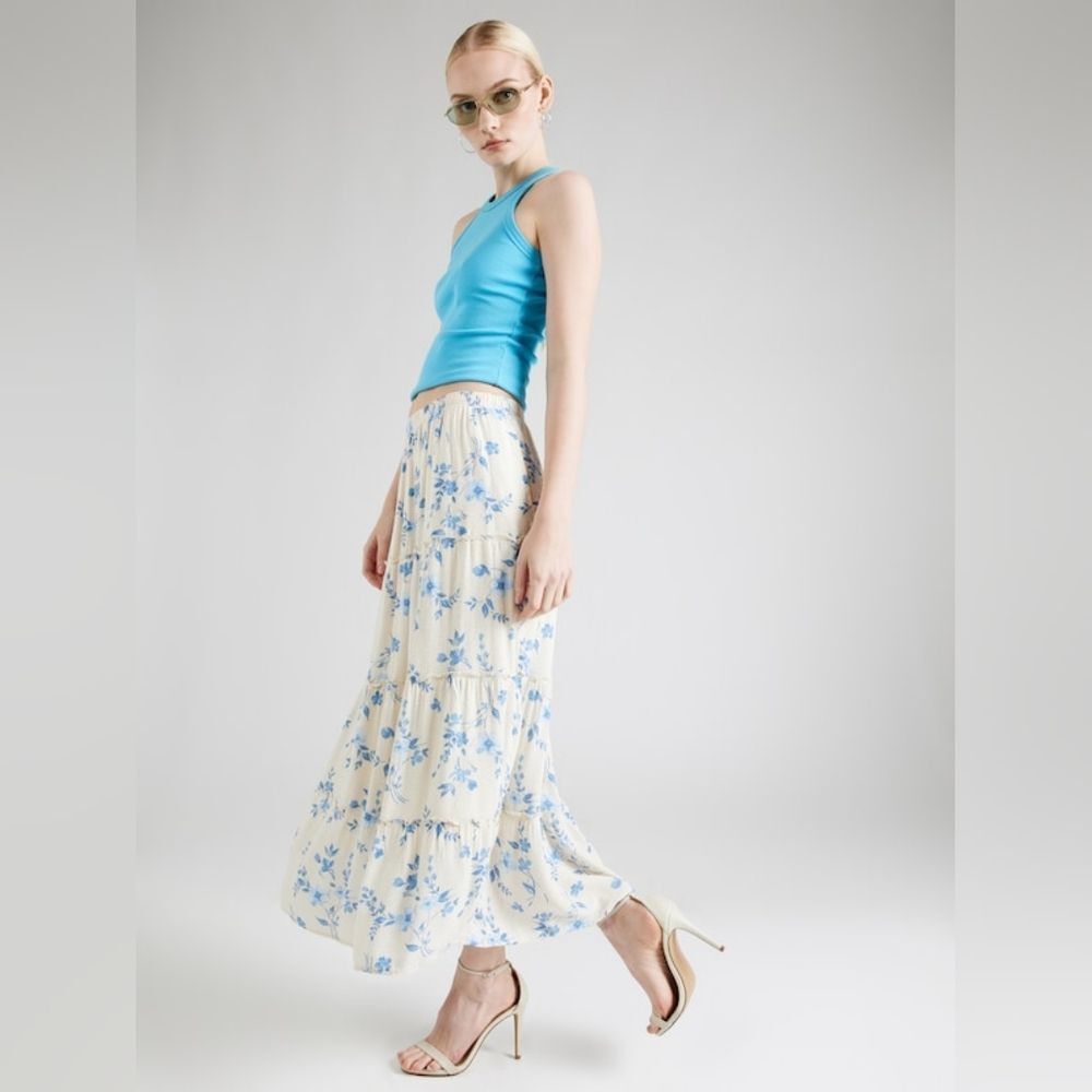 🔸️NWT Hollister Cream & Blue Ditsy Floral Tiered Ruffle Skirt Small